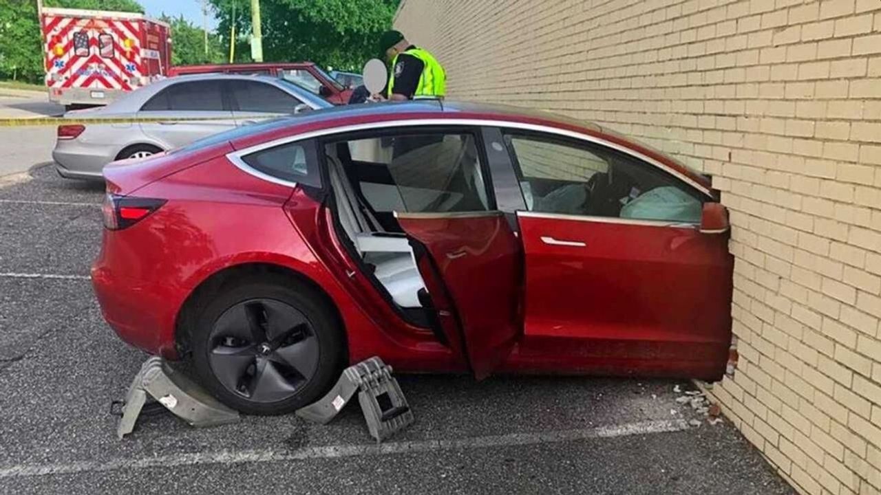 Tesla'da Büyük Veri Sızıntısı: Müşteri Şikayetleri Ortaya Çıktı