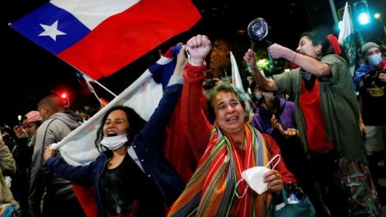 Şili'de Sağ Koalisyon Yeni Anayasa Taslağı İçin Mutlak Çoğunluğu Elde Etti