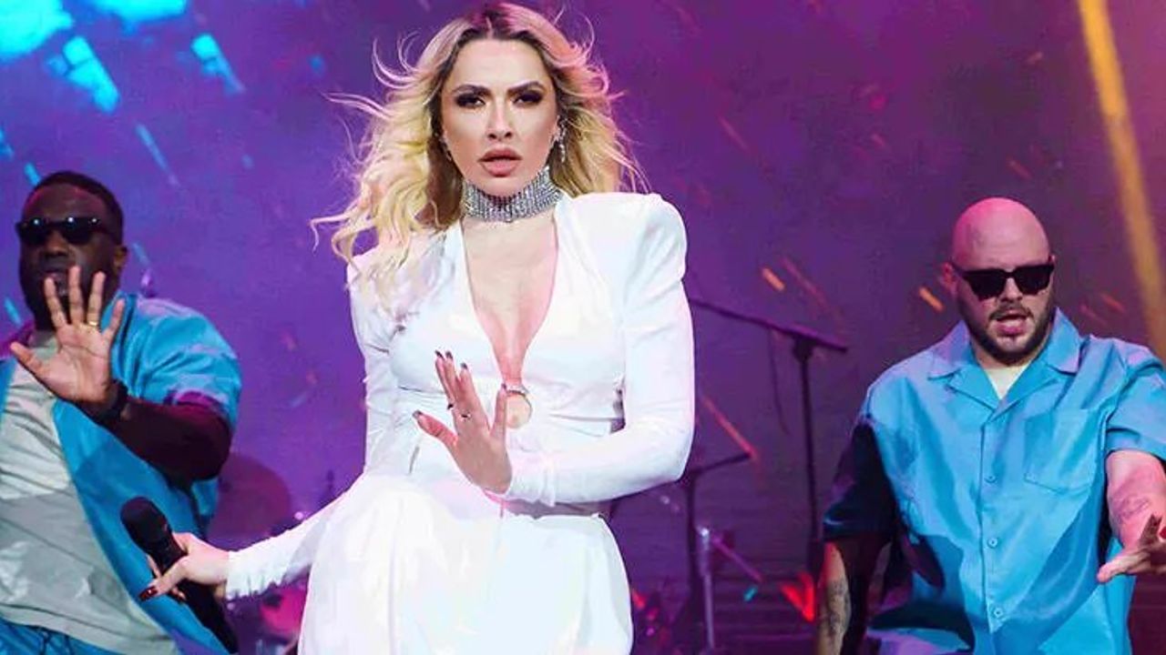 Hadise Bakü Konserinde Enerjisiyle Göz Kamaştırdı