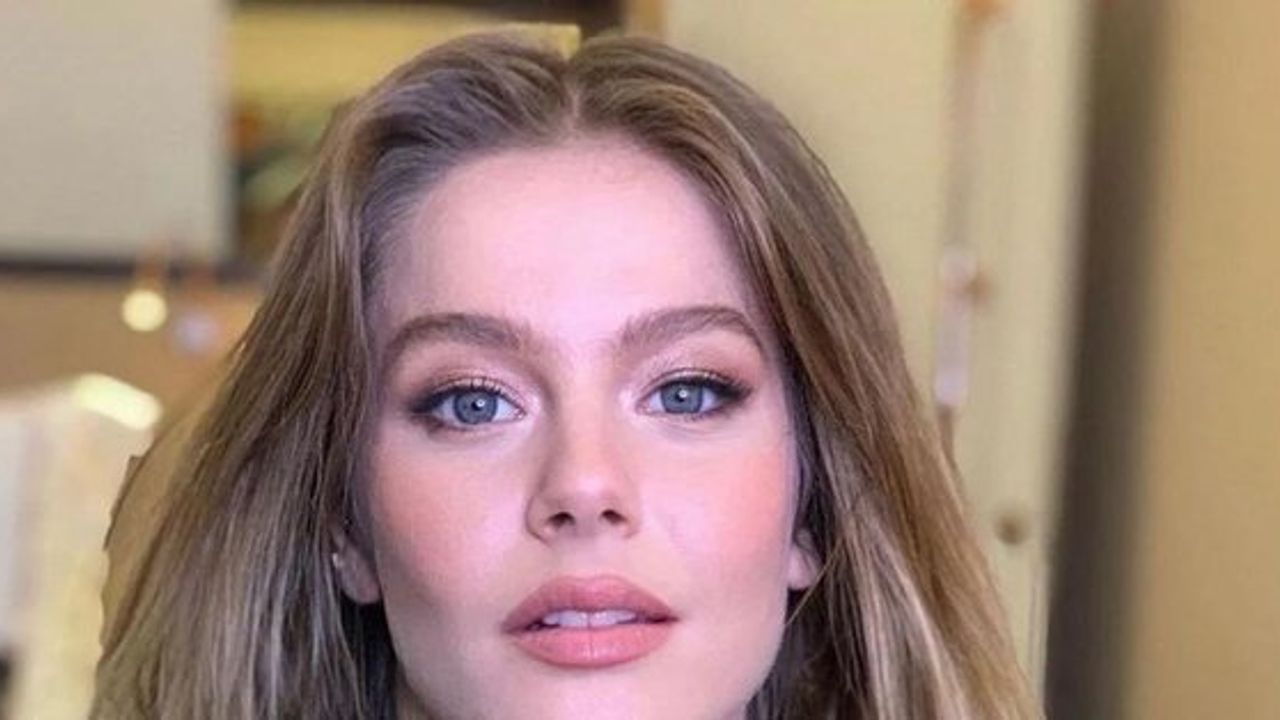 Burcu Biricik Reklam Anlaşması Karşılığında Aldığı Ücreti Kız Çocuklarının Eğitimi İçin Bağışladı