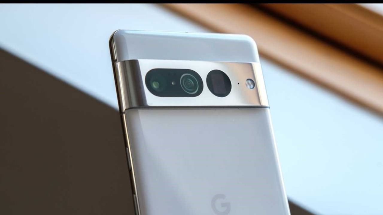 Google Pixel 8 Serisi Kamera Özellikleri Ortaya Çıktı: ISOCELL GN2 Ana Sensörü ve 64MP Telefoto Lensi