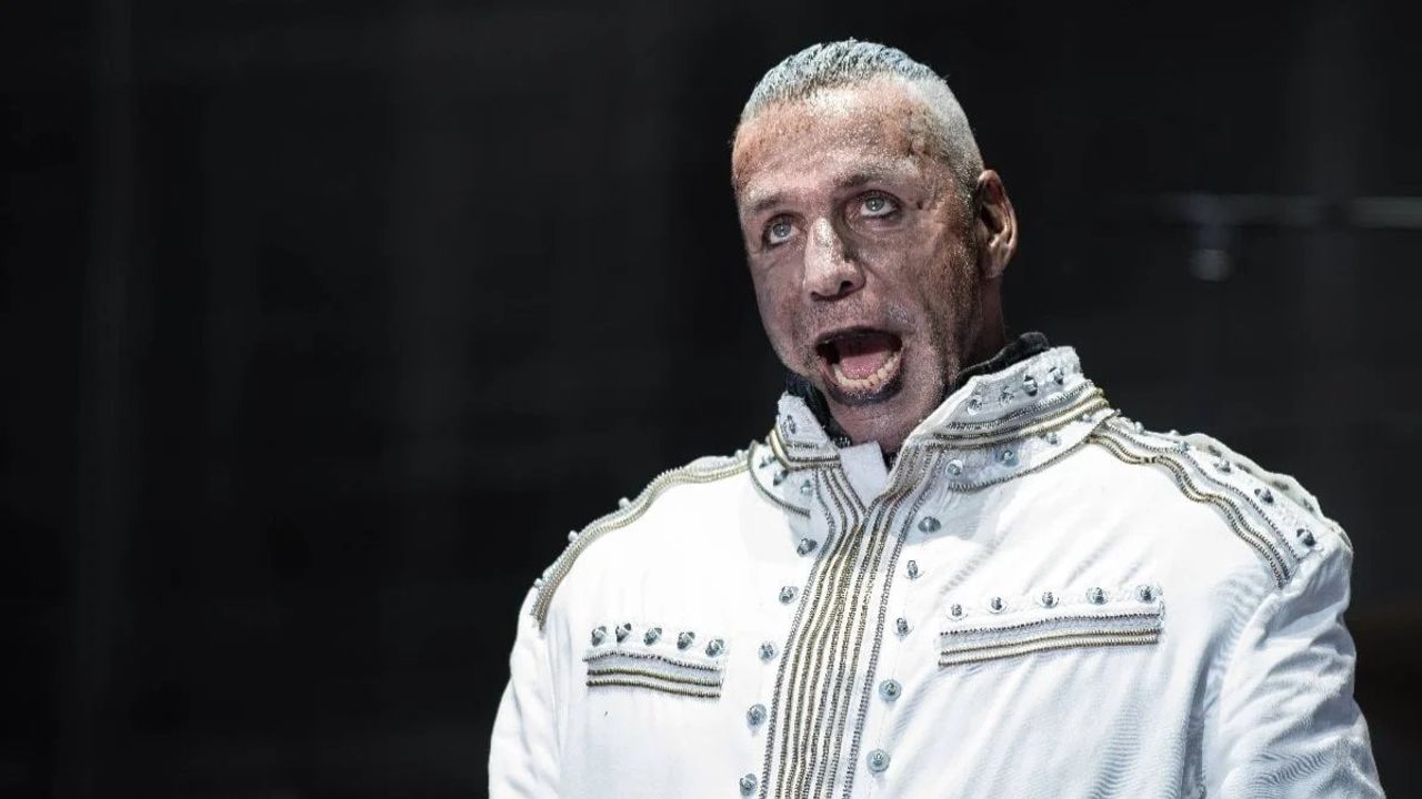 Rammstein grubunun solisti Till Lindemann cinsel tacizle suçlanıyor