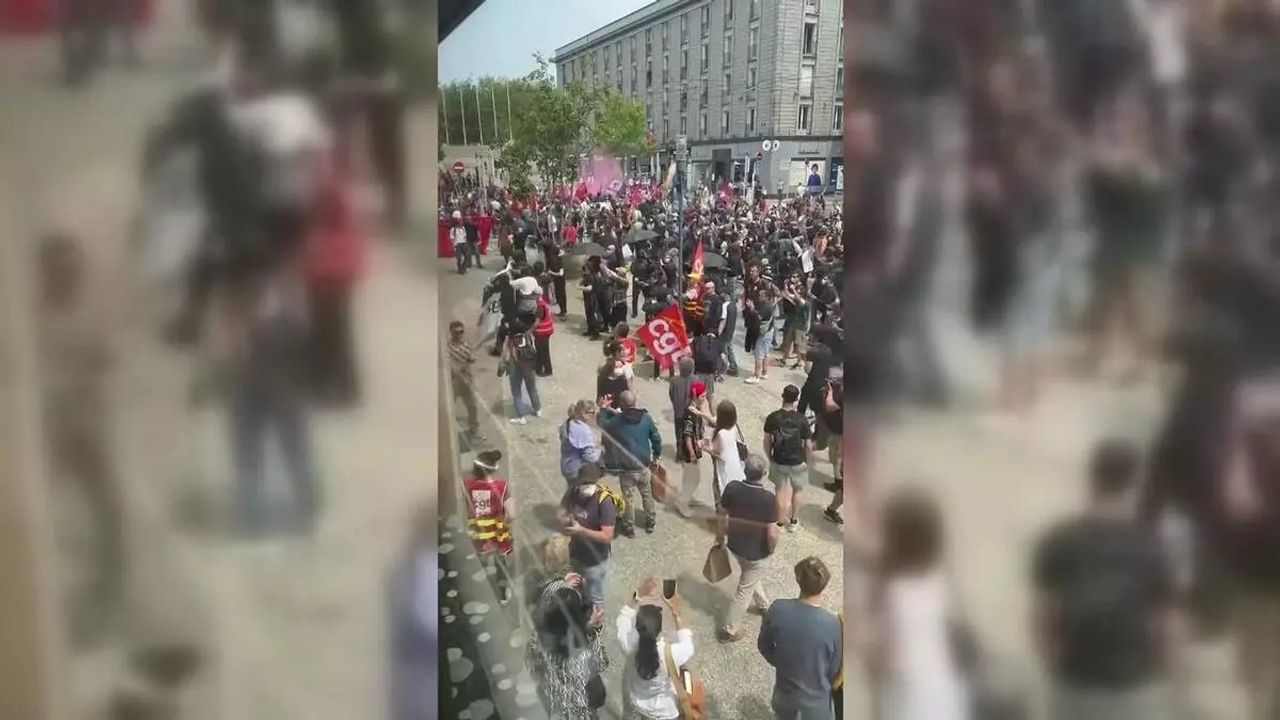 Fransa'da Eric Zemmour'un kitap imza günü protesto ile karşılaştı