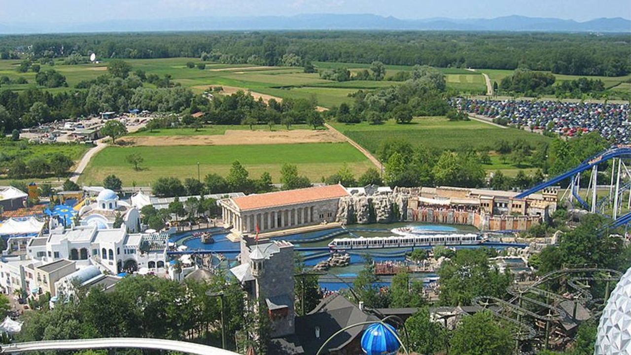 Almanya'nın En Büyük Tema Parkı Europa-Park'ta Yangın Çıktı