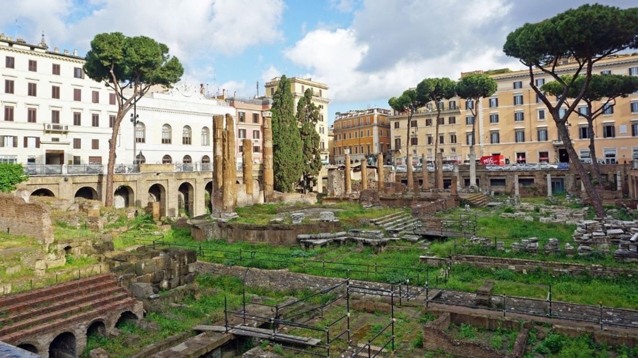 Roma'da Jül Sezar'ın Öldürüldüğü Meydan Turizme Açıldı