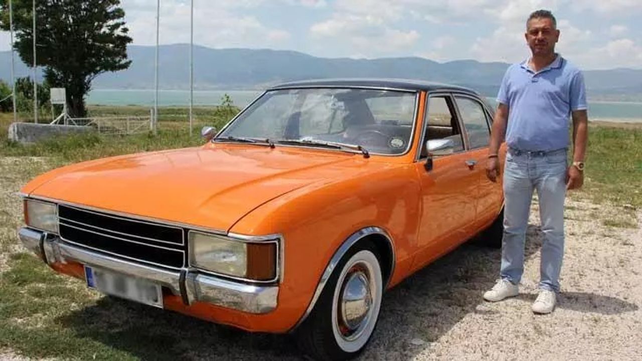 Dedesinin Ford Consul Otomobilini 300 Bin Lira Harcayarak Satın Aldı