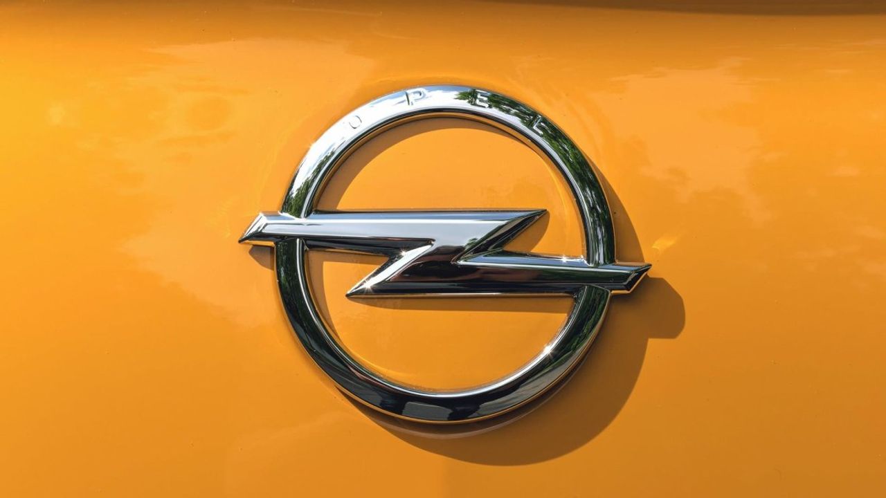 Opel, Yeni Şimşek Logosunu Tanıttı