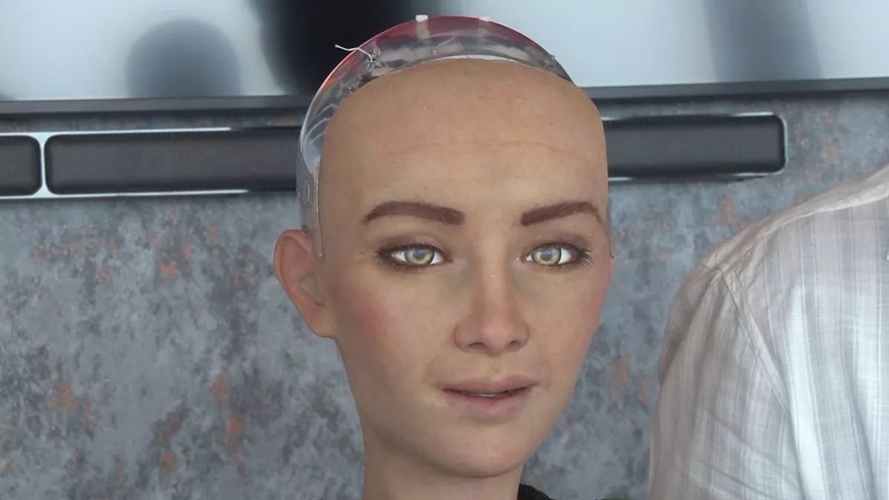 İnsan Görünümüne En Yakın Robot Sophia Radyo Yayıncılığına Başlıyor