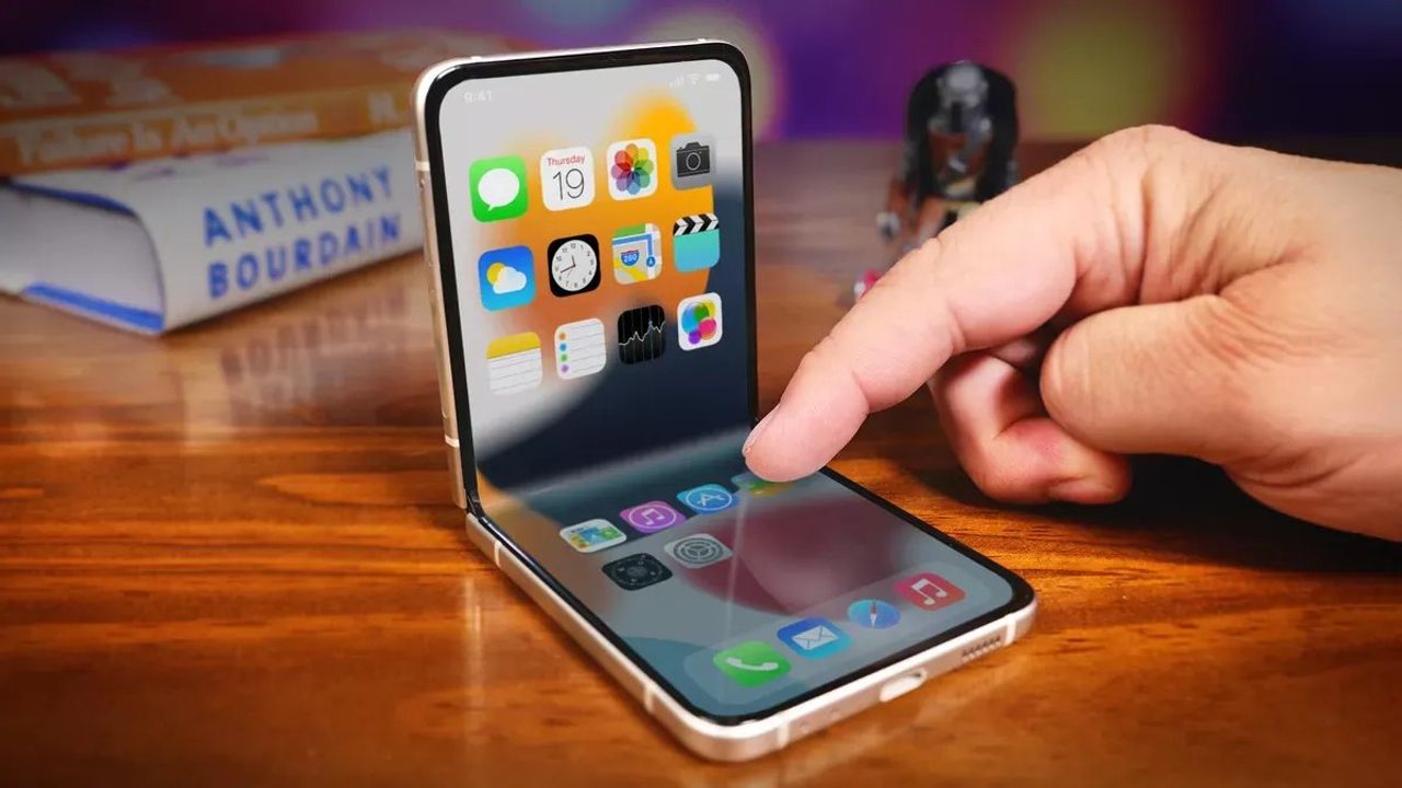 Apple'ın Yuvarlanabilir Ekranlı iPhone Üzerinde Çalıştığı Ortaya Çıktı