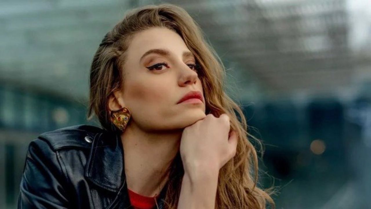 Serenay Sarıkaya Yeni Projesi Öncesi Saçlarını Kestirdi