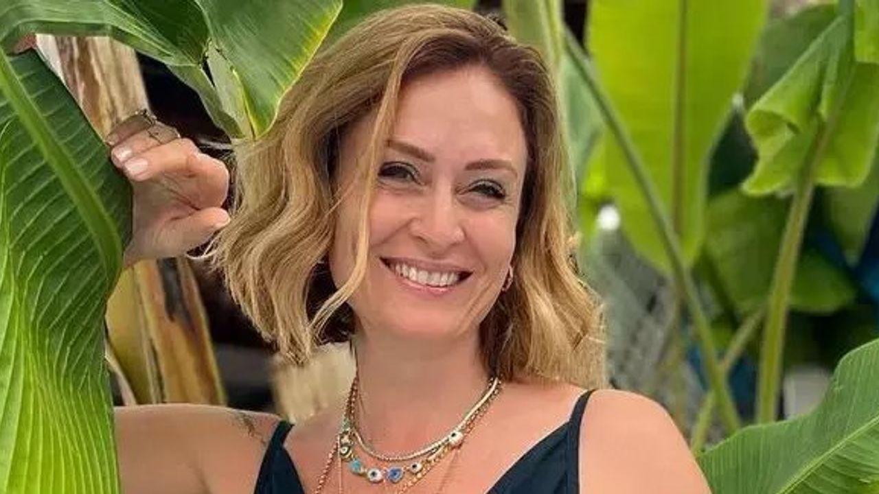 Ceyda Düvenci ve Bülent Şakrak Boşandı: Ceyda Düvenci Tatilde