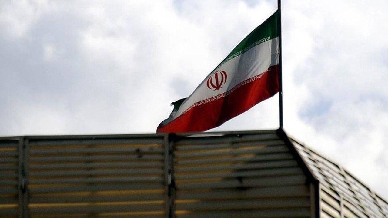İran'da Eğitim Uçağı Düştü: 2 Ölü