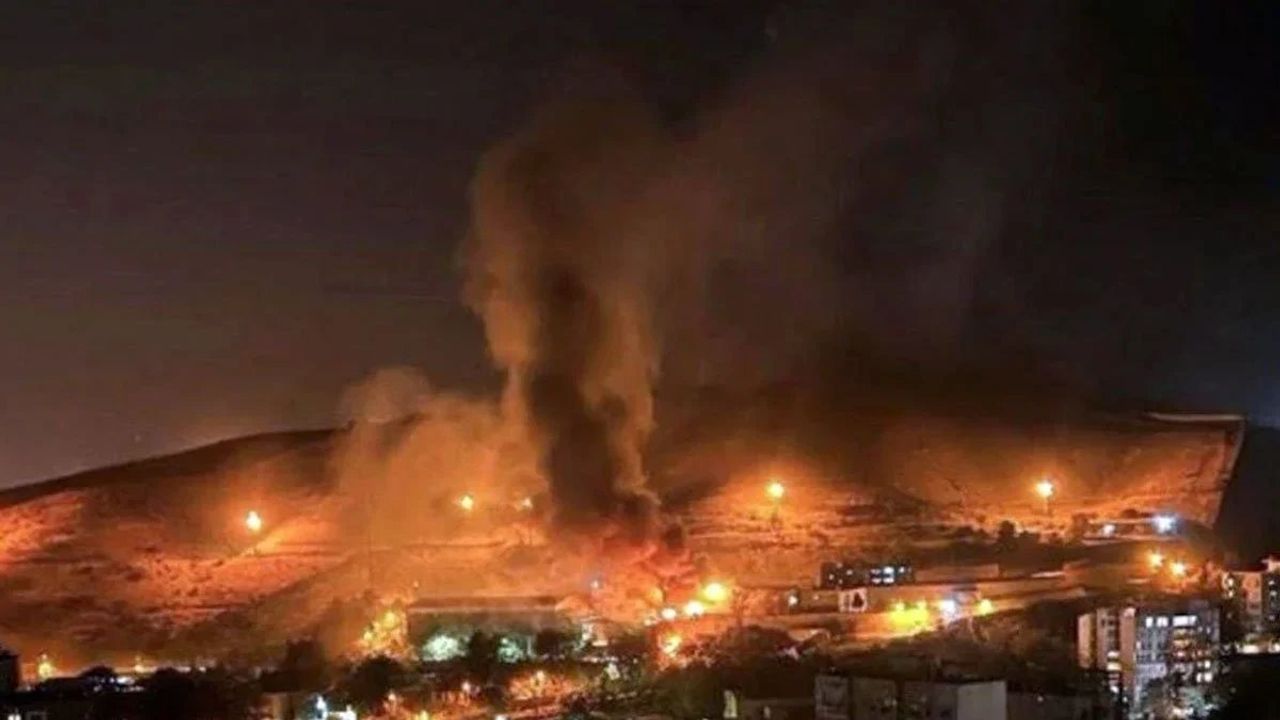 Tahran'da Cezaevi Çevresinde Yangın: Mayınlar Patladı
