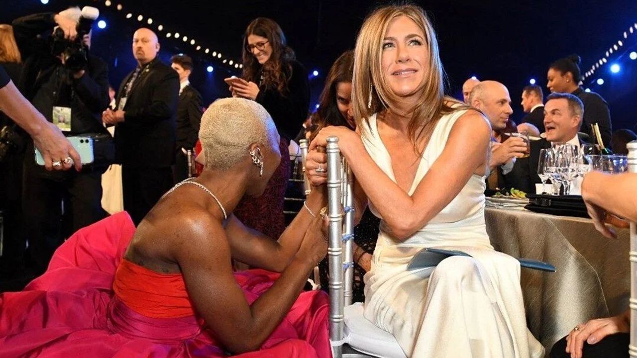 Jennifer Aniston, Jamie Foxx'un Sosyal Medya Gönderisini Beğenmesiyle Gündeme Geldi