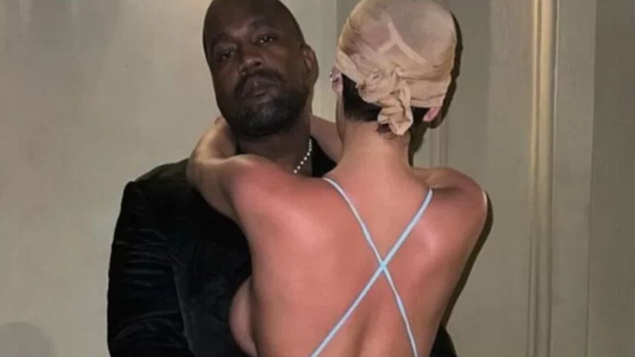 Kanye West'in Yeni Eşi İlginç Kıyafetleriyle Gündemde