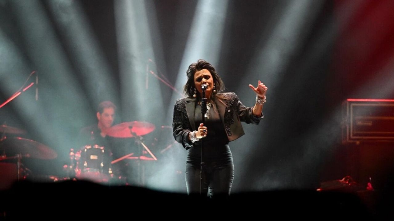 Yahudi Sanatçı Yasmin Levy İstanbul Konserinde Sela Okununca Sahnesine Ara Verdi