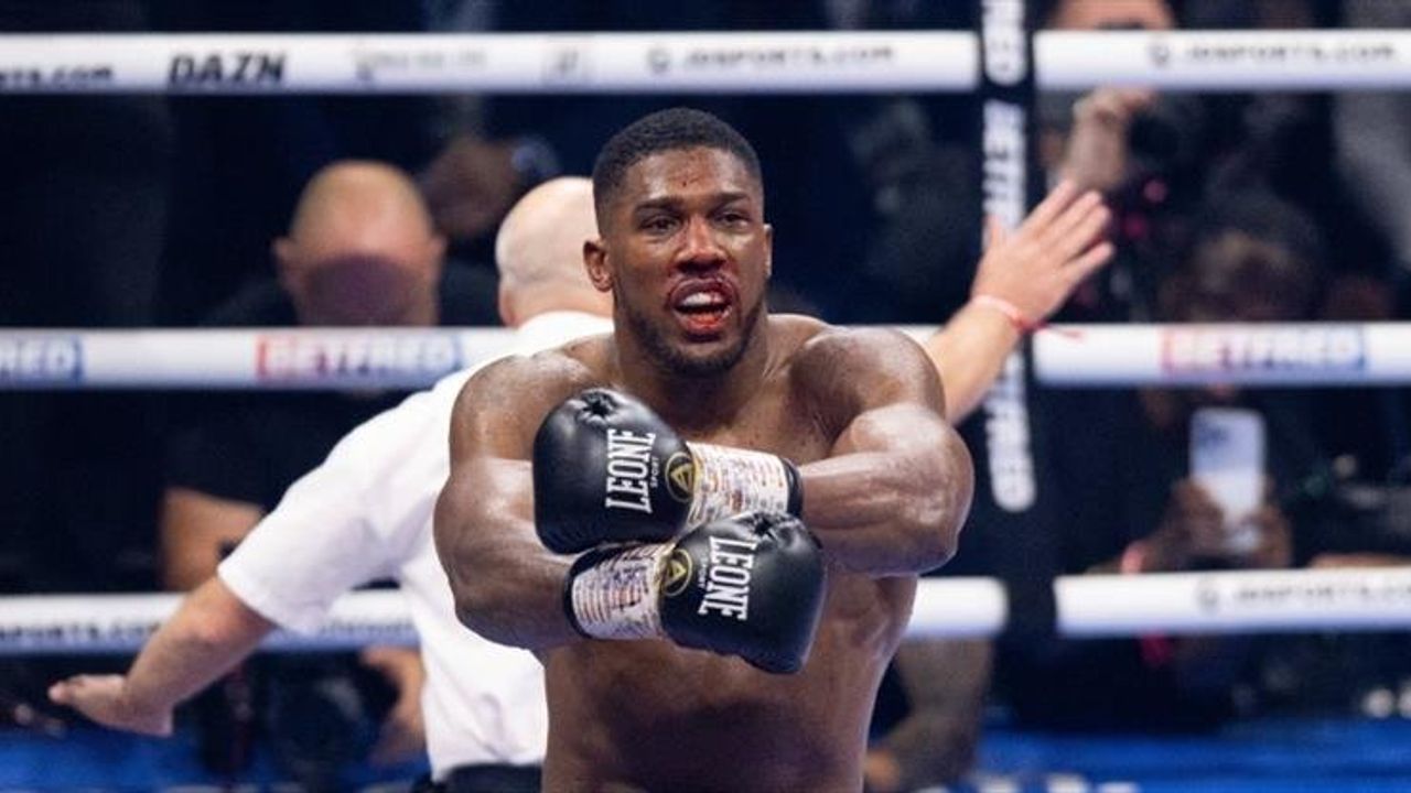 Anthony Joshua, Robert Helenius'u Nakavtla Mağlup Etti