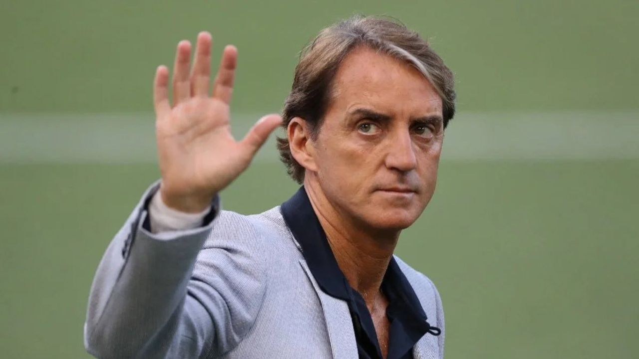 Roberto Mancini İtalya Milli Futbol Takımı Teknik Direktörlüğünden İstifa Etti