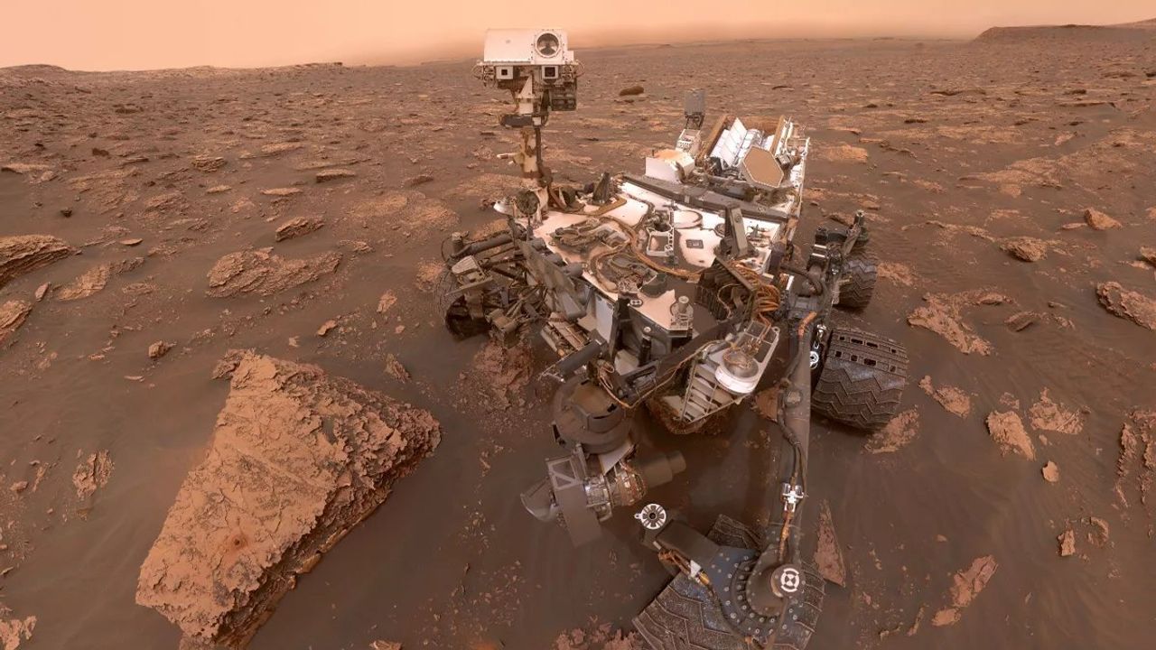 NASA'nın Curiosity Gezgin Aracı Mars'ta Antik Çamur Çatlağı Keşfetti