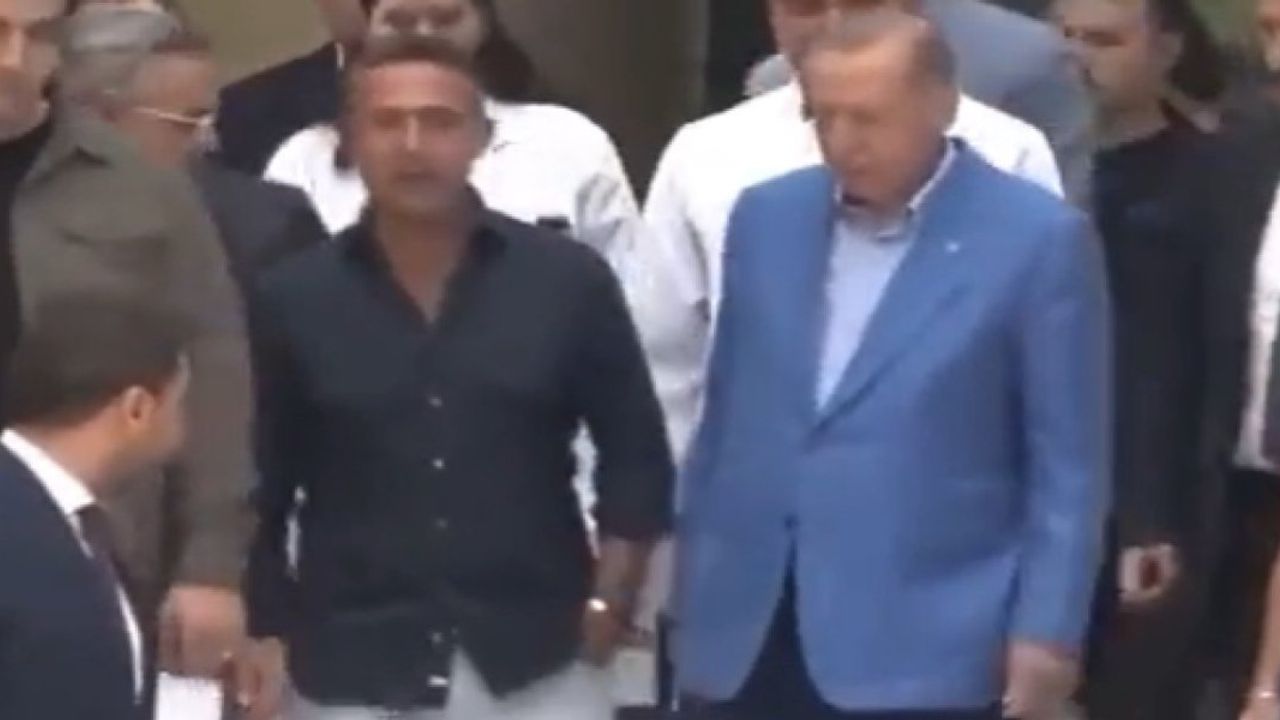 Ali Koç'un Erdoğan'ı Elleri Cebinde Yolcu Etmesi Gündem Oldu