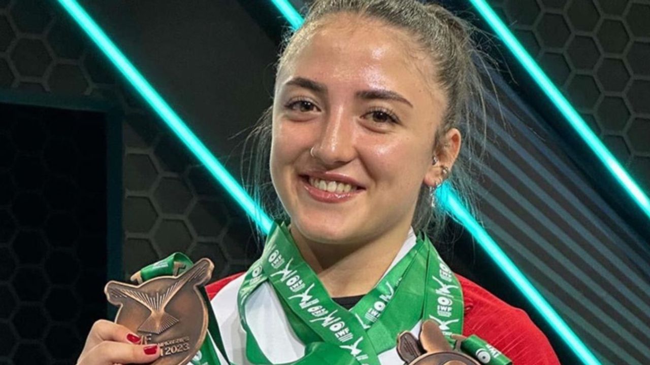 Cansu Bektaş Dünya Halter Şampiyonası'nda 3 Bronz Madalya Kazandı