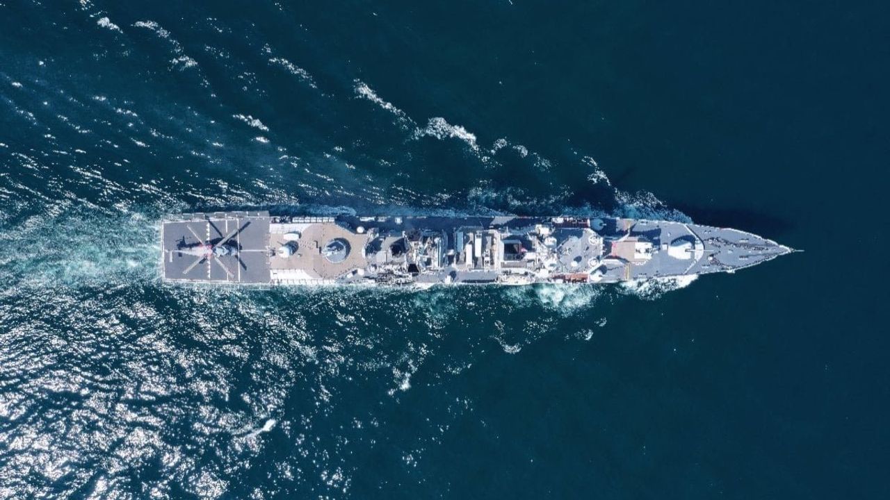 Kanada'nın HMCS Ottawa Savaş Gemisi Çin ile Karşı Karşıya Geldi