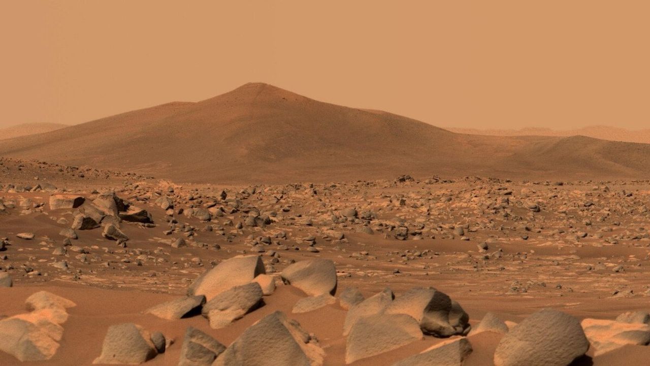 Mars Keşif Misyonları ve Garip Cisimler