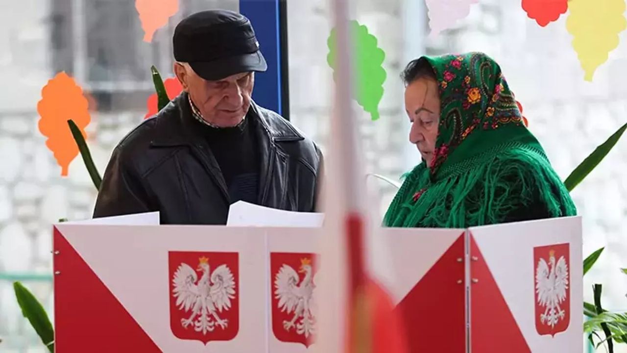 Polonya Genel Seçimlerinde Muhalefet Zaferle Çıktı