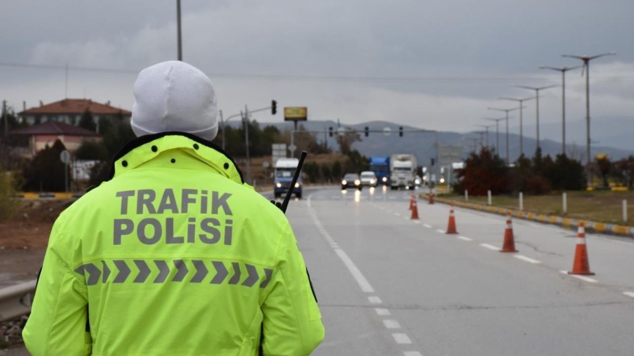 Trafikte Bu Hataya Düşmeyin! 20 Bin TL Ceza Alabilirsiniz!