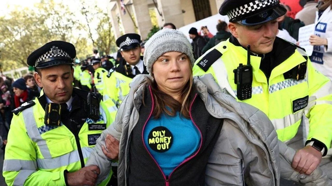 İsveçli İklim Aktivisti Greta Thunberg Gözaltına Alındı