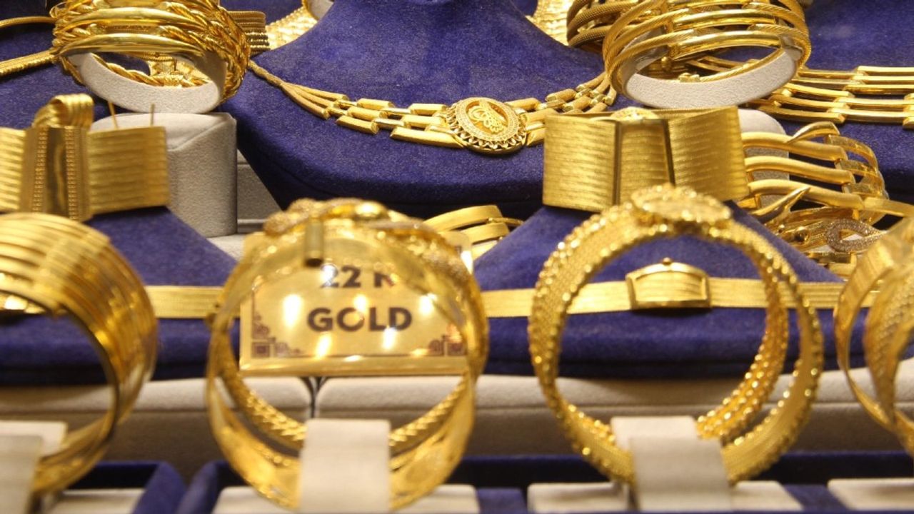 Altın Fiyatları Yükseliyor: Yatırımcılar Güvenli Liman Arayışında
