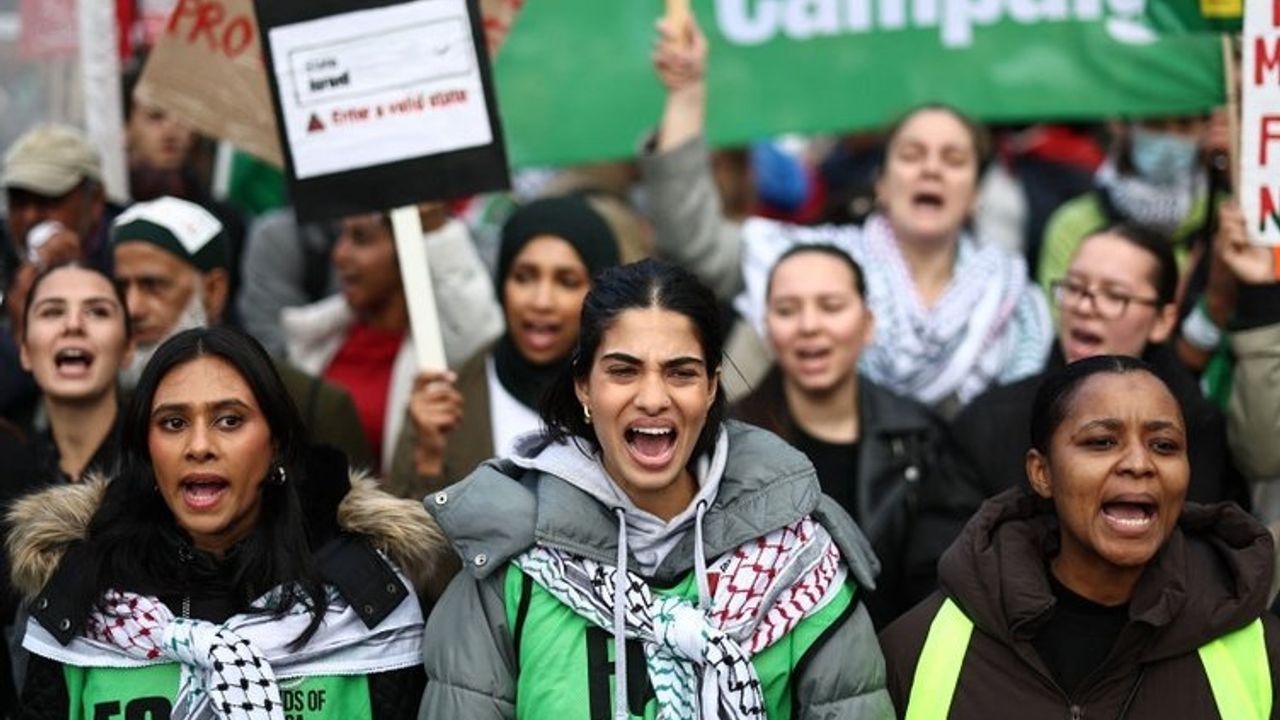 İsrail-Filistin Çatışmalarında Londra'da Dayanışma Gösterisi