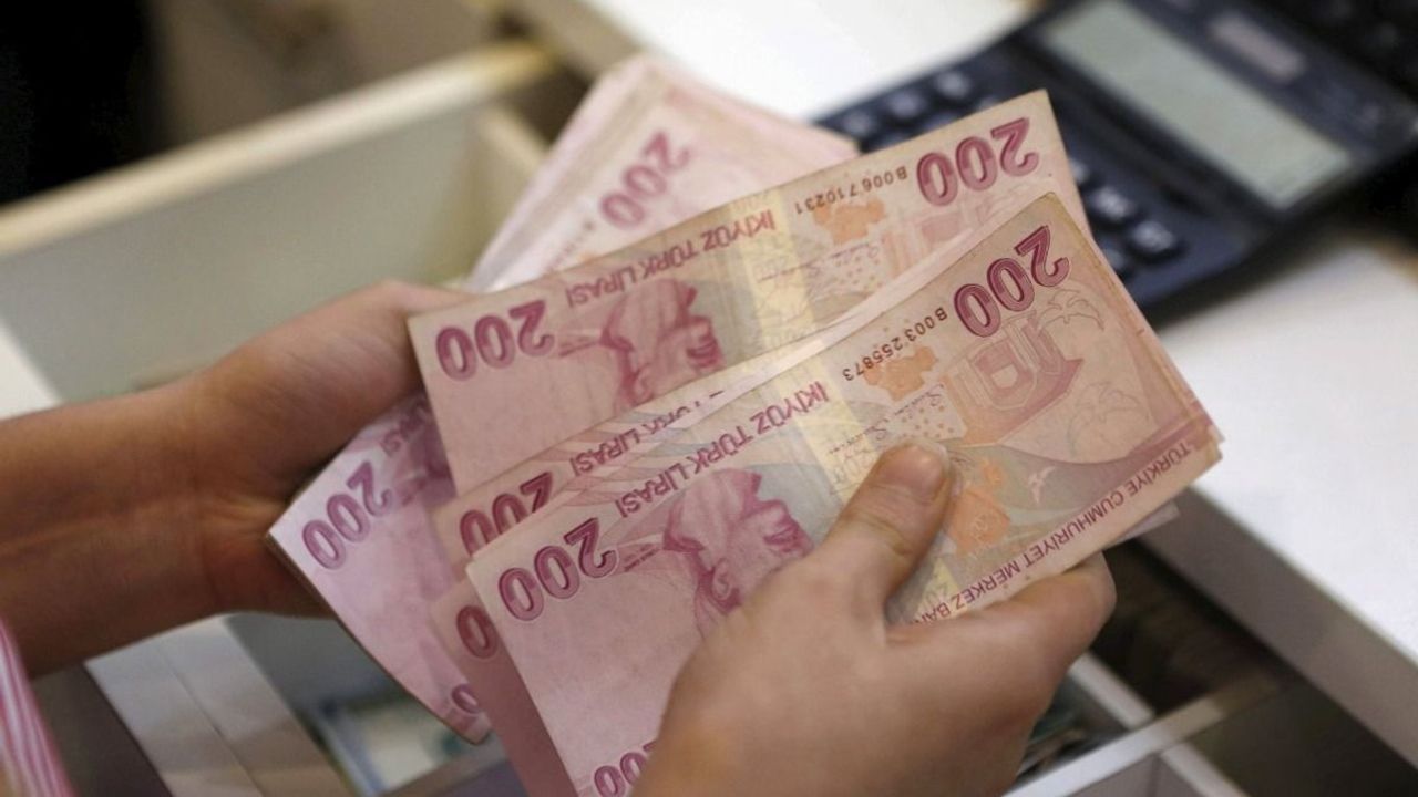 Türkiye İş Bankası, Çalışanlarına ve Emeklilerine Altın Hediye Etti