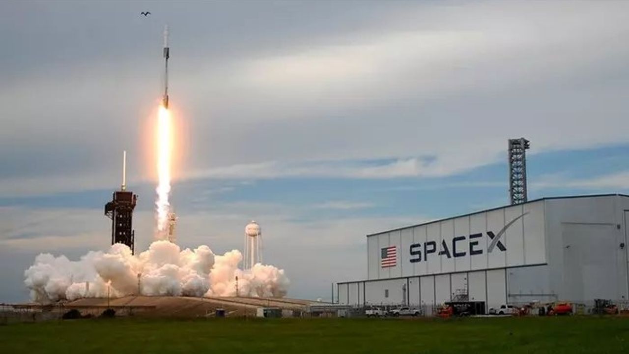 SpaceX, Avrupa'nın Navigasyon ve İletişim Uydularını Taşıma Anlaşması İmzaladı