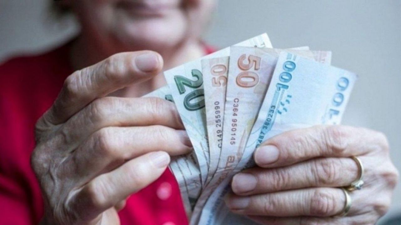 5 Banka Emeklilere Ek Ödemeler Vererek Yarışa Girdi