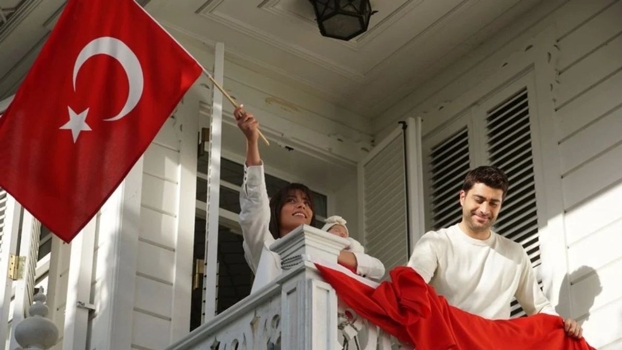 Kızılcık Şerbeti Dizisi: Muhafazakar ve Seküler Ailelerin Çatışması