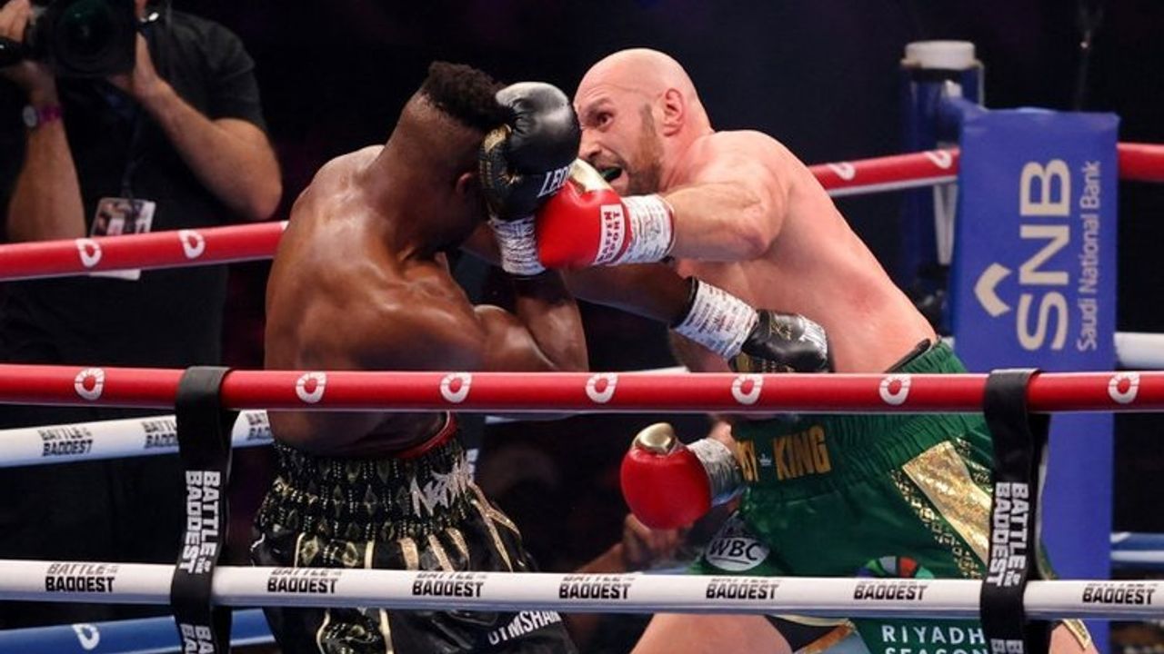 Tyson Fury, Francis Ngannou ile zorlu bir maç yaptı