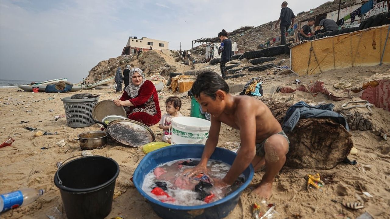 Gazze Şeridi'nde Su ve Akaryakıt Krizi Devam Ediyor