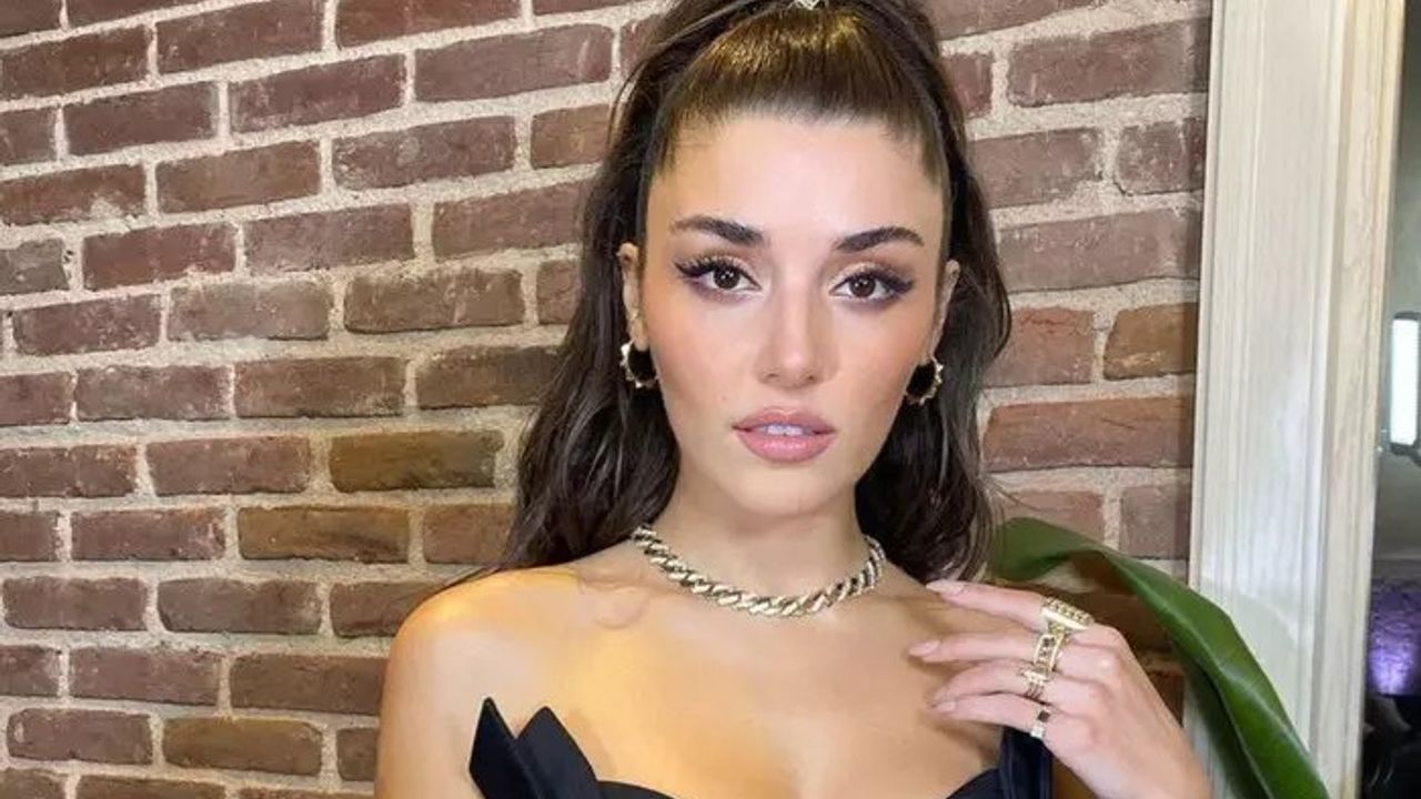 Hande Erçel, Cumhuriyet Bayramı Kutlamalarında Boy Gösterdi