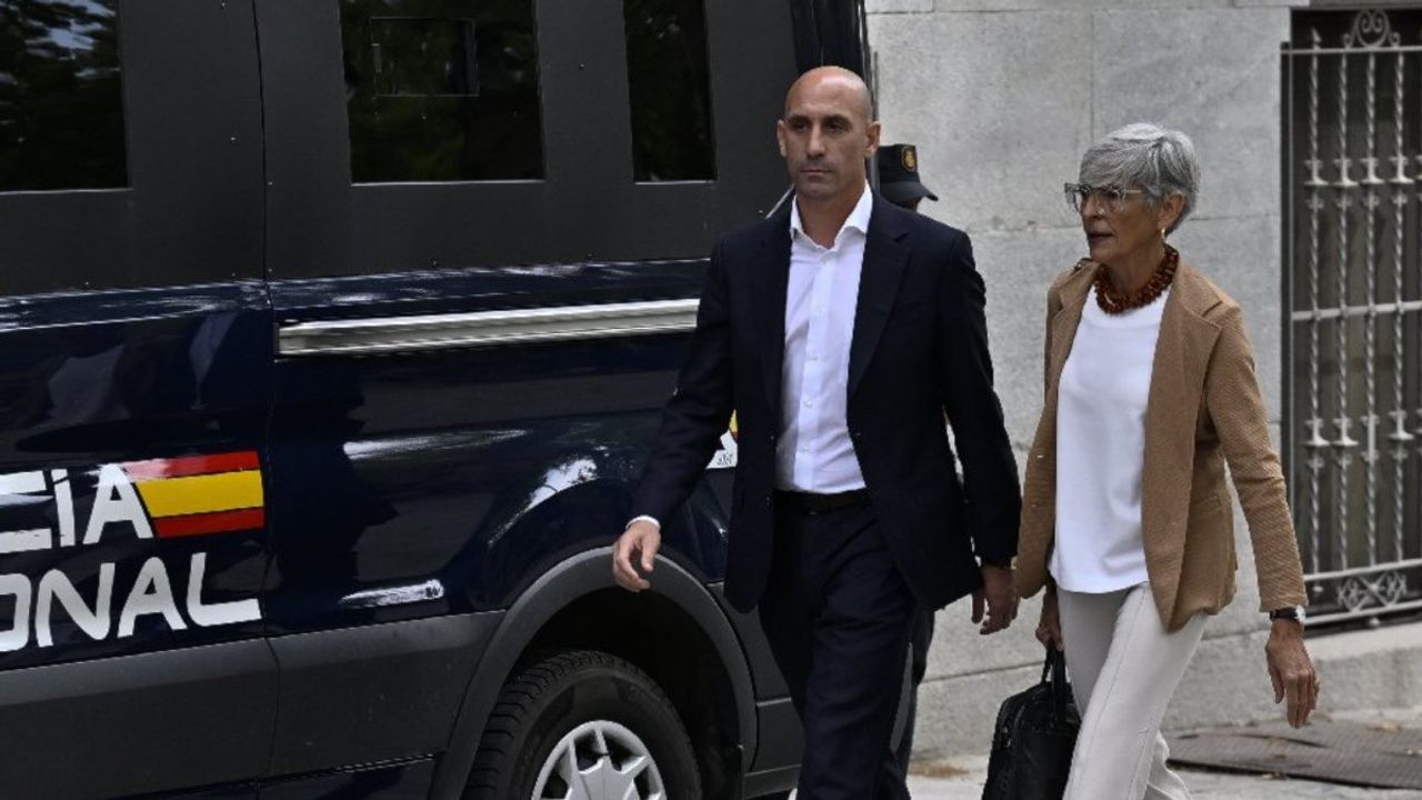 FIFA, Luis Rubiales'i Disiplin Kurallarını İhlal Ettiği Gerekçesiyle Men Etti