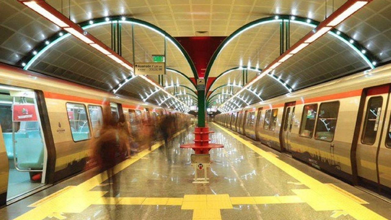 İstanbul&#039;da Metro İstasyonlarında Yoğunluk Yaşandı