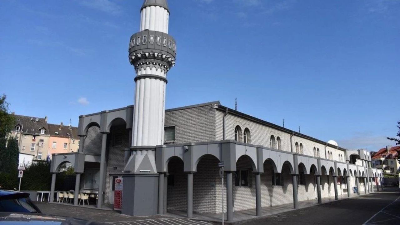 Almanya'da DİTİB Camilerine Irkçı Saldırılar