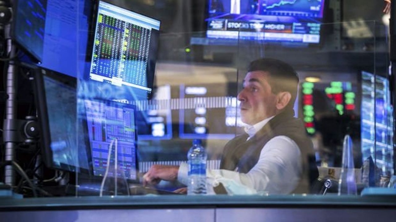 Wall Street ve Küresel Piyasalar Zorlu Bir Ayı Geride Bıraktı