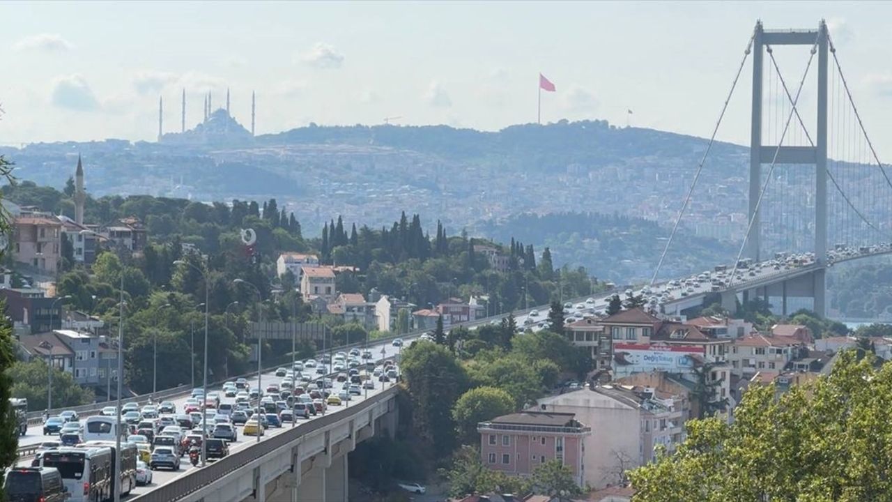 15 Temmuz Köprüsü'nde Motosiklet Kazası: Bir Yaralı