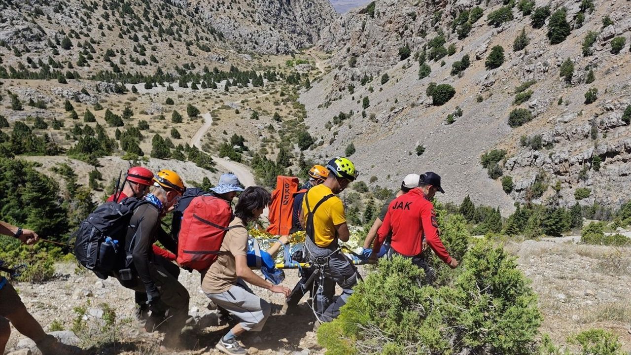 Aladağlar'da Tırmanış Faciası: Dağcı Hayatını Kaybetti