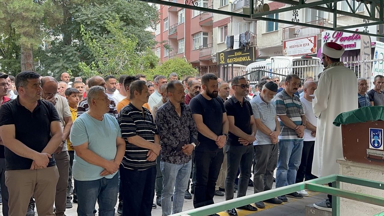 Ankara'da Asansör Boşluğuna Düşen Stajyer Öğrenci Yaşamını Yitirdi