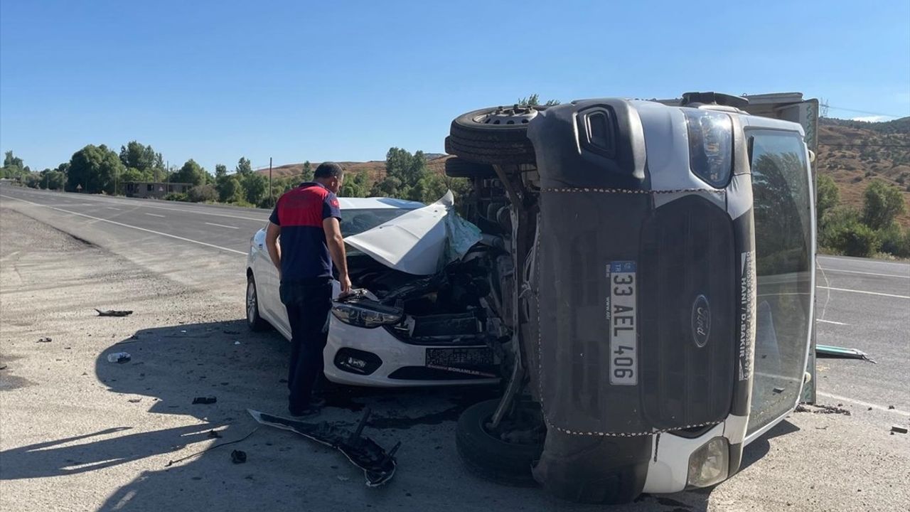 Bingöl'deki Trafik Kazasında 5 Yaralı