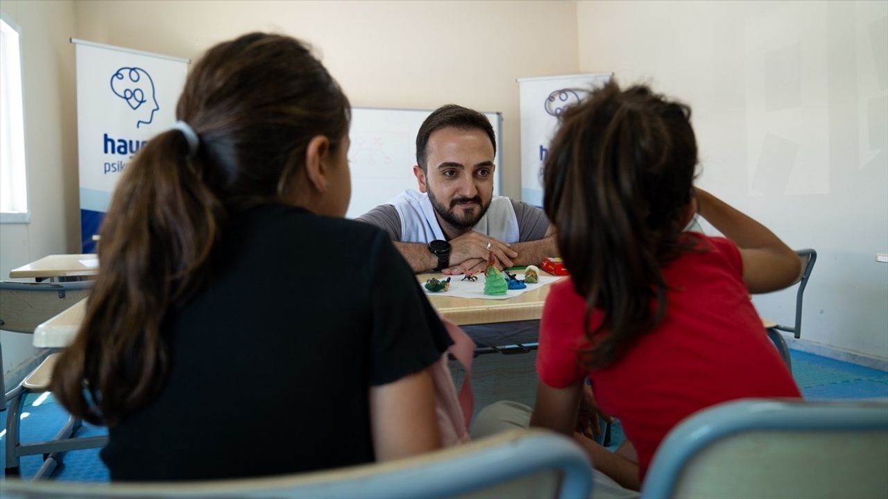 Hatay'da 'İyilik Çatısı Projesi' ile Depremzede Çocuklara Umut Aşılanıyor