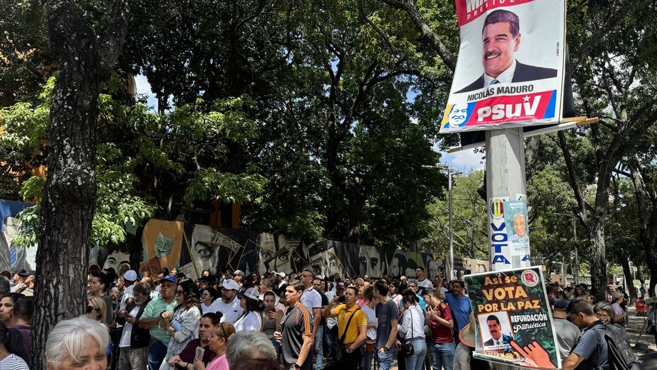 Venezuela'da Devlet Başkanı Seçimlerinde Vatandaşlar Yoğun İlgi Gösterdi