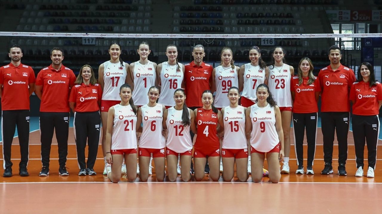 17 Yaş Altı Kadın Voleybol Milli Takımı Dünya Şampiyonası'na Hazır